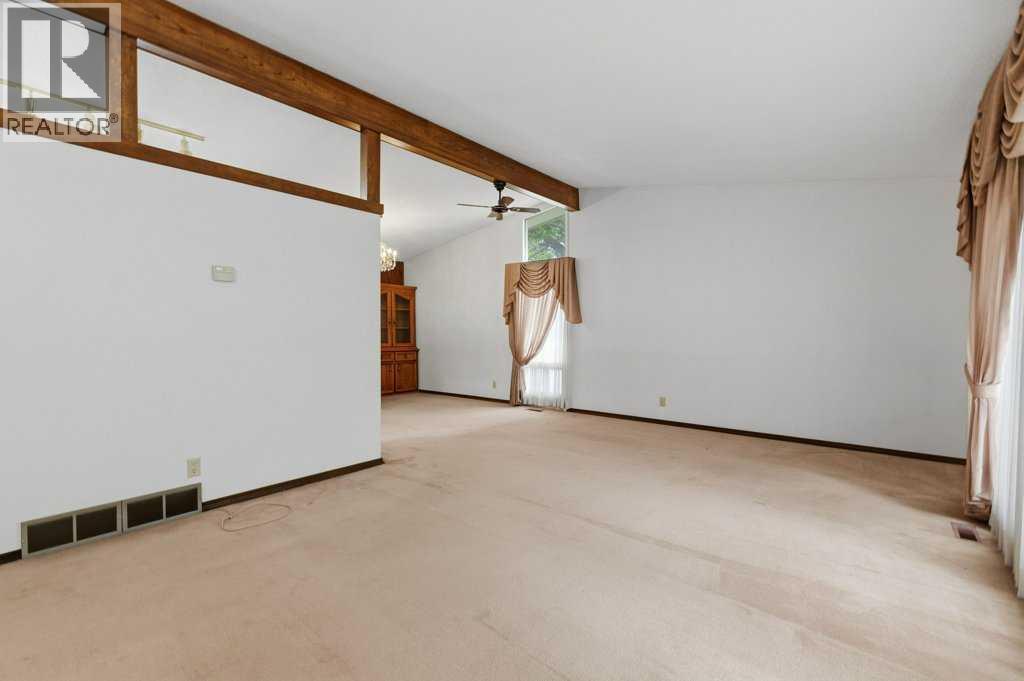 12003 Cannes Road SW, Calgary, Alberta  T2W 1N1 - Photo 12 - A2345615