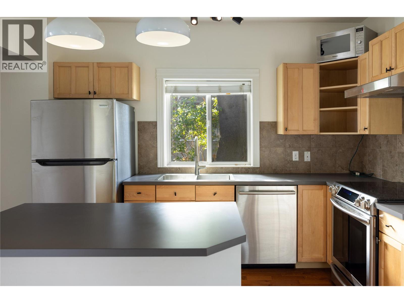 1409 Ethel Street, Kelowna, British Columbia  V1Y 2X5 - Photo 4 - 10400231