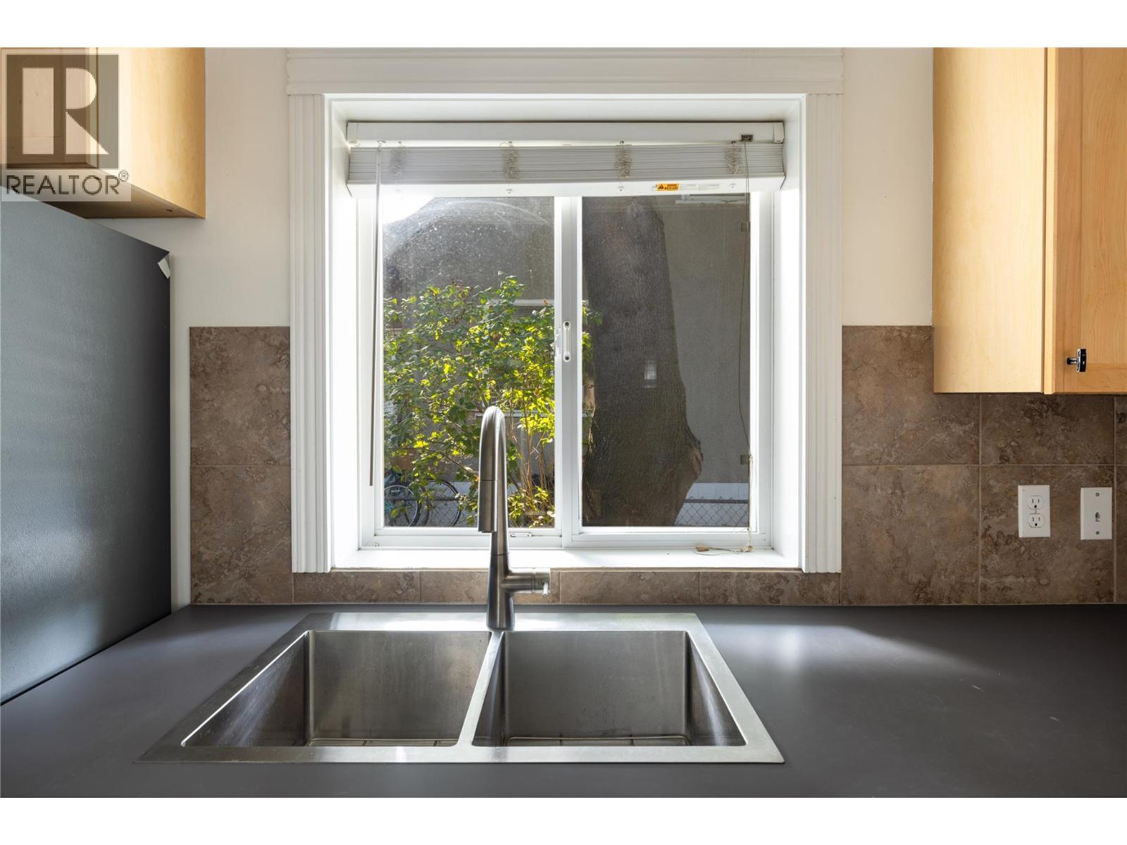 1409 Ethel Street, Kelowna, British Columbia  V1Y 2X5 - Photo 9 - 10400231