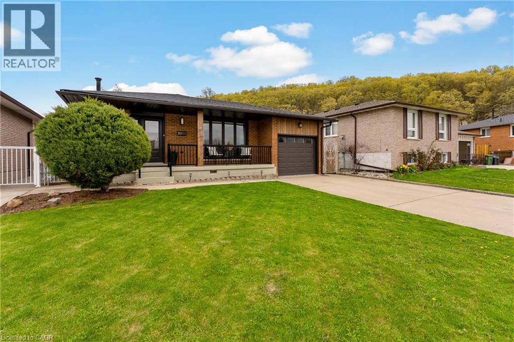 142 Marcella Crescent, Hamilton, Ontario  L8K 6G3 - Photo 3 - 40861071