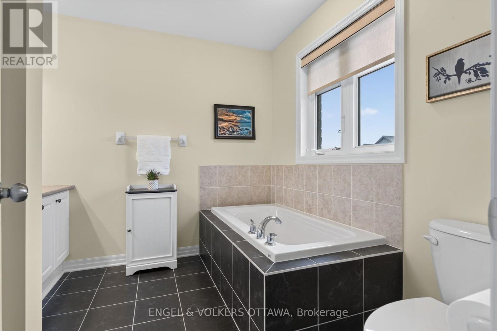 512 Knotridge Street, Ottawa, Ontario  K1W 0C7 - Photo 24 - X13800008