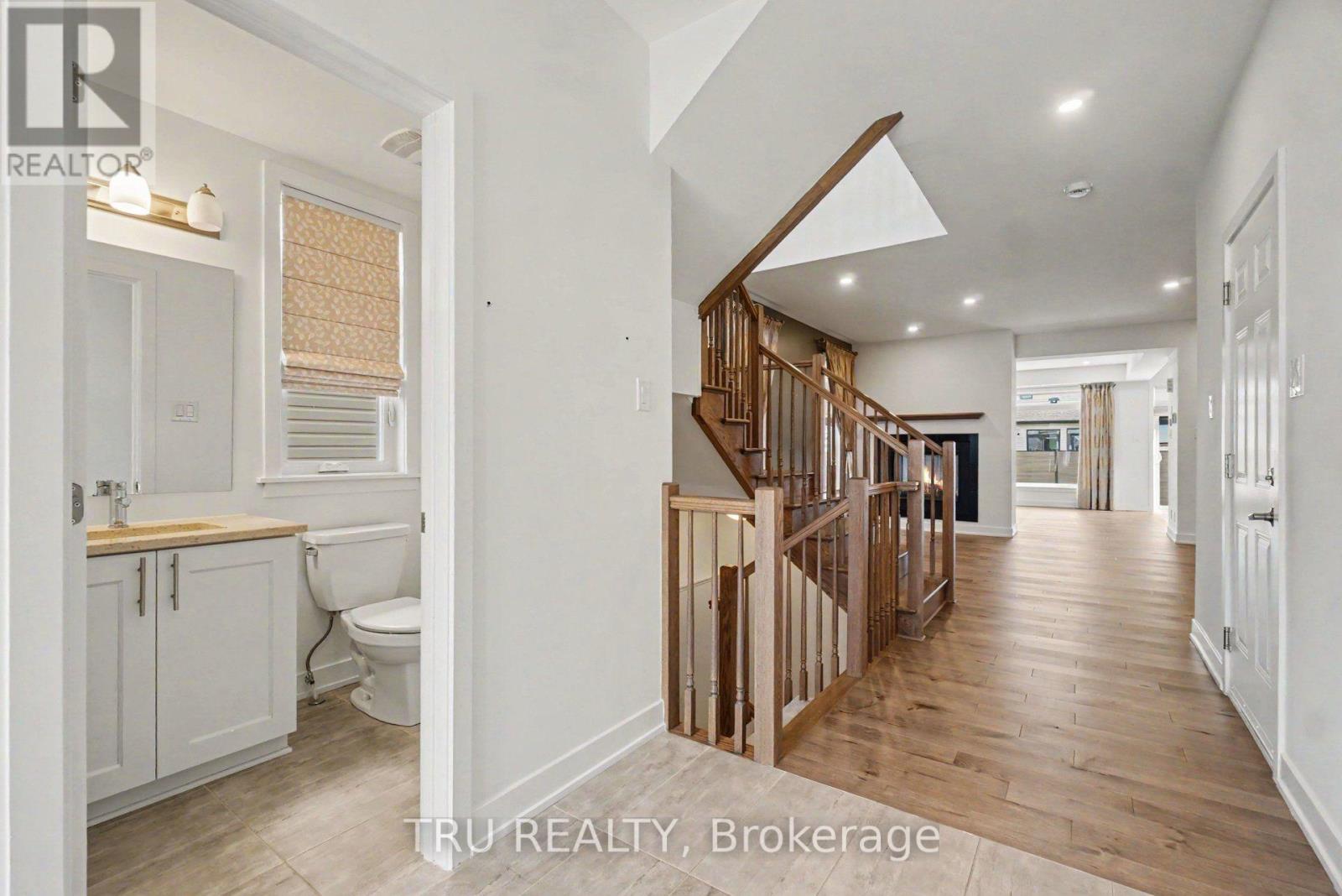 306 Chamomile Way, Ottawa, Ontario  K1T 0X1 - Photo 3 - X13800064