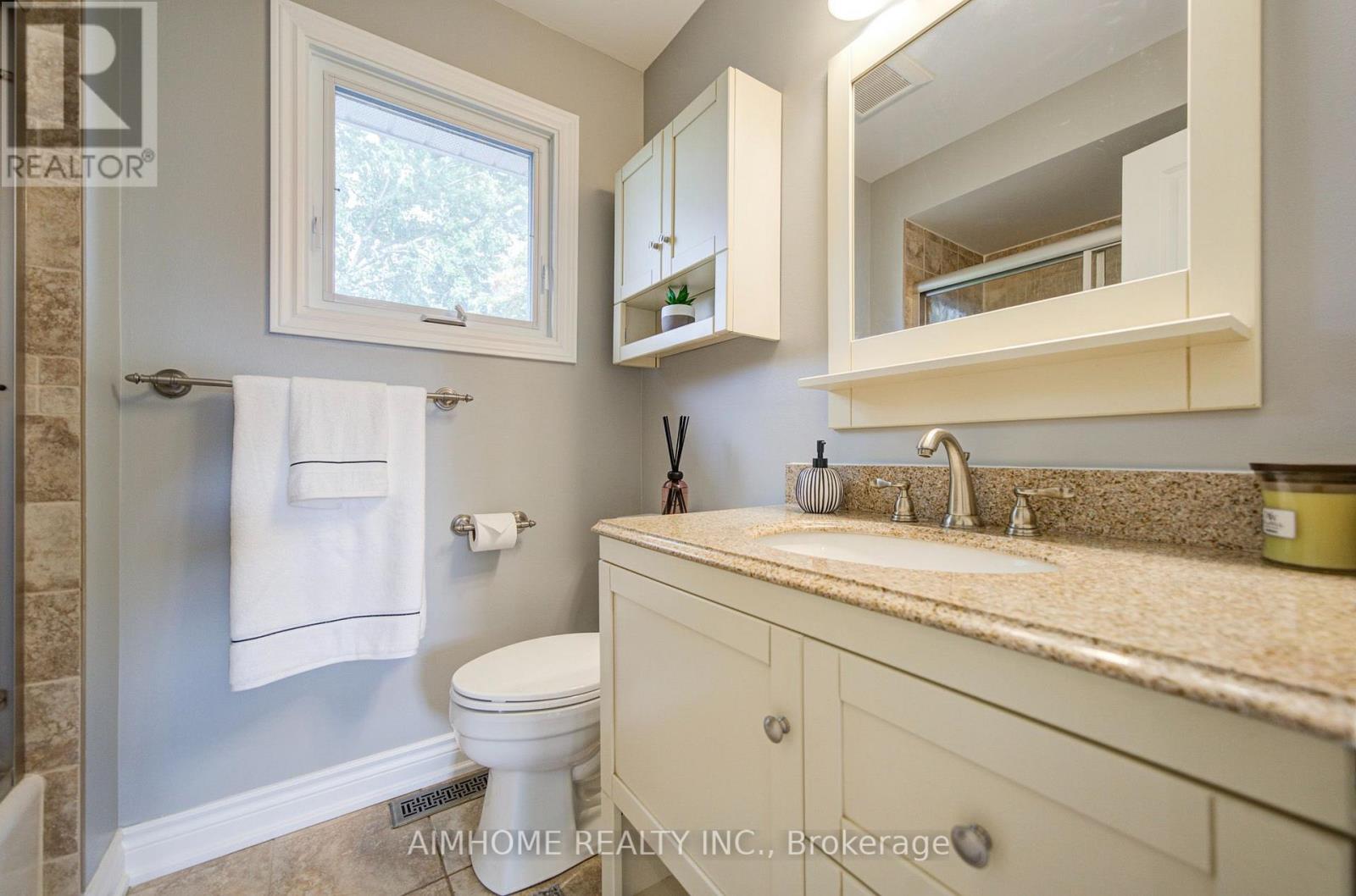 83 Houseman Crescent, Richmond Hill, Ontario  L4C 7S7 - Photo 27 - N13800010