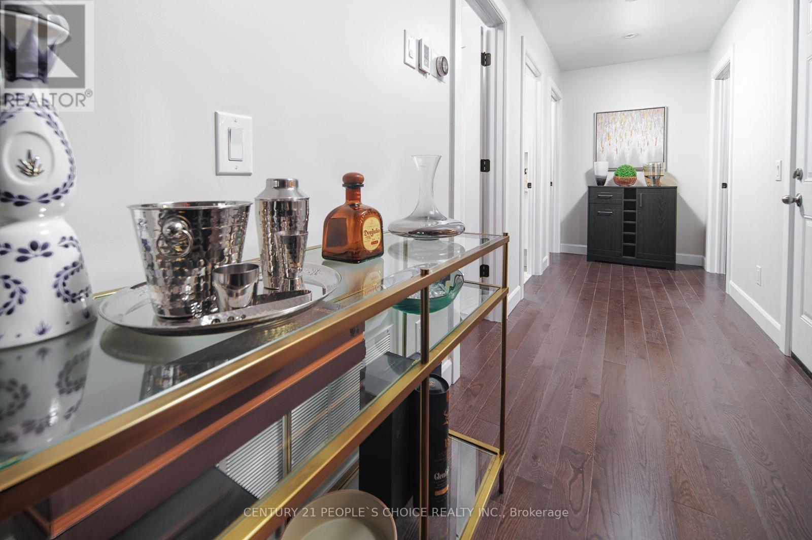 Upper - 37 Bentworth Avenue, Toronto, Ontario  M6A 1P1 - Photo 13 - W13799988