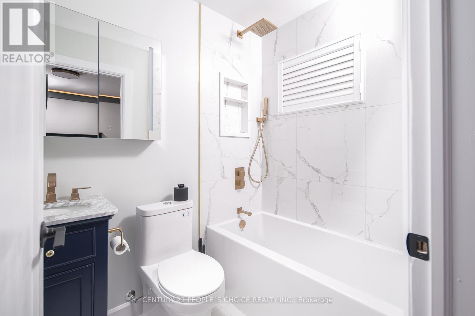 Upper - 37 Bentworth Avenue, Toronto, Ontario  M6A 1P1 - Photo 14 - W13799988