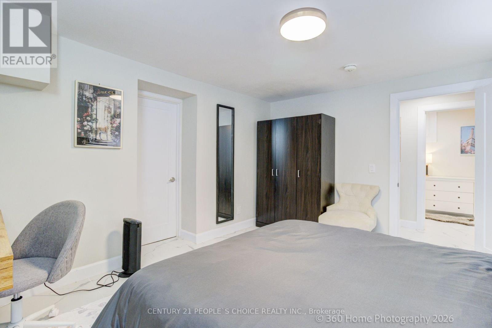 Upper - 37 Bentworth Avenue, Toronto, Ontario  M6A 1P1 - Photo 27 - W13799988