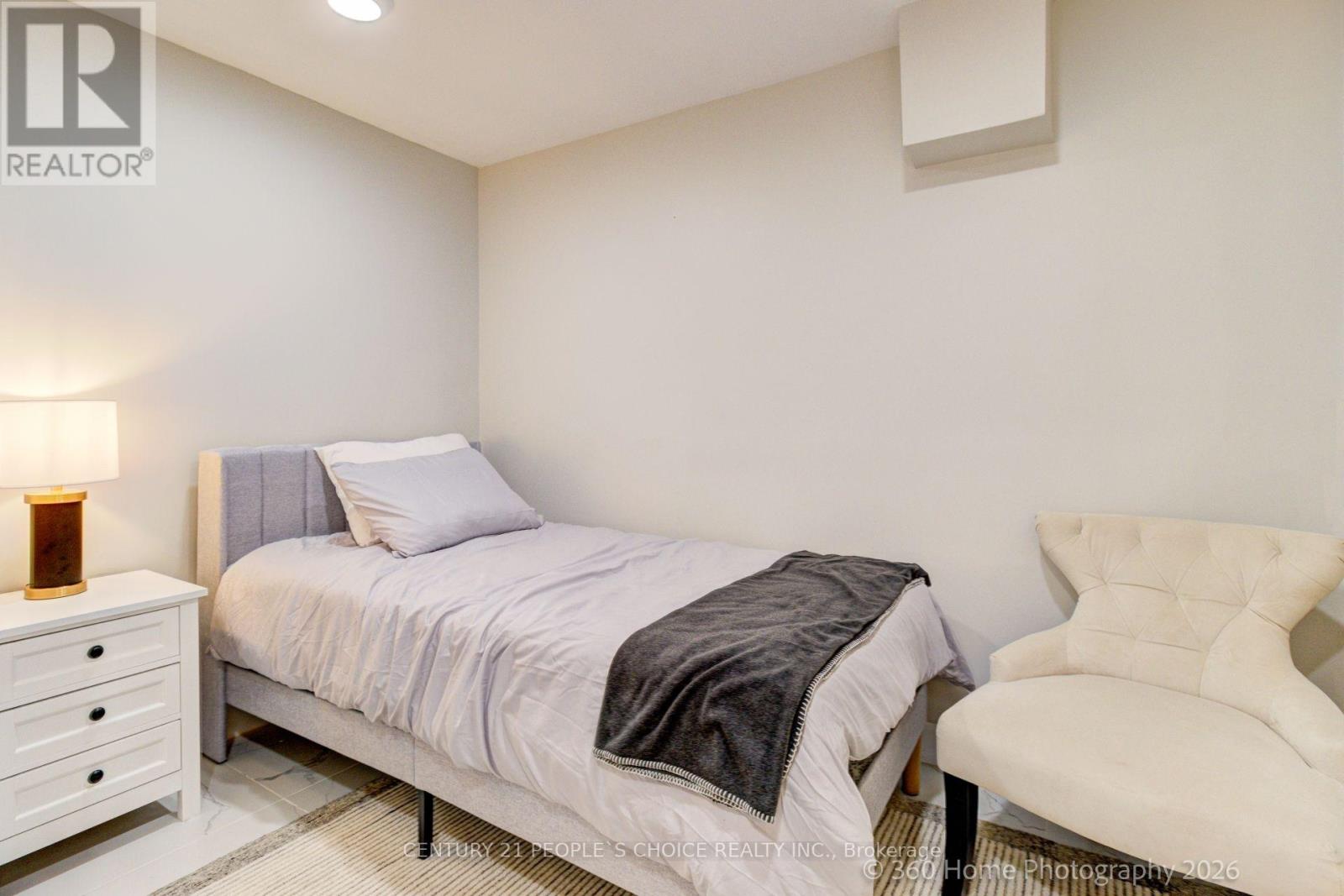Upper - 37 Bentworth Avenue, Toronto, Ontario  M6A 1P1 - Photo 29 - W13799988