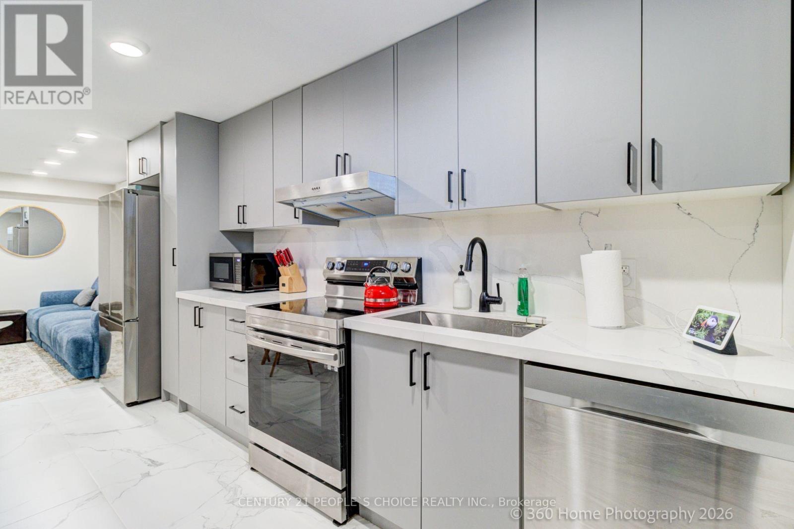 Upper - 37 Bentworth Avenue, Toronto, Ontario  M6A 1P1 - Photo 35 - W13799988