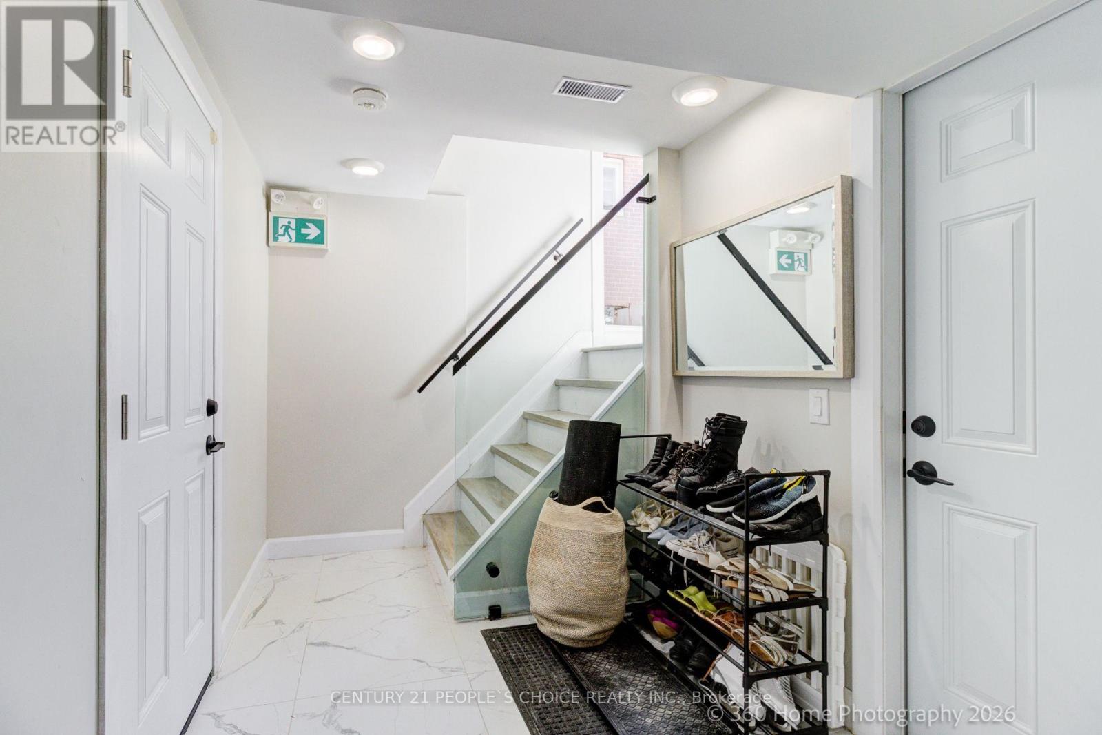 Upper - 37 Bentworth Avenue, Toronto, Ontario  M6A 1P1 - Photo 43 - W13799988