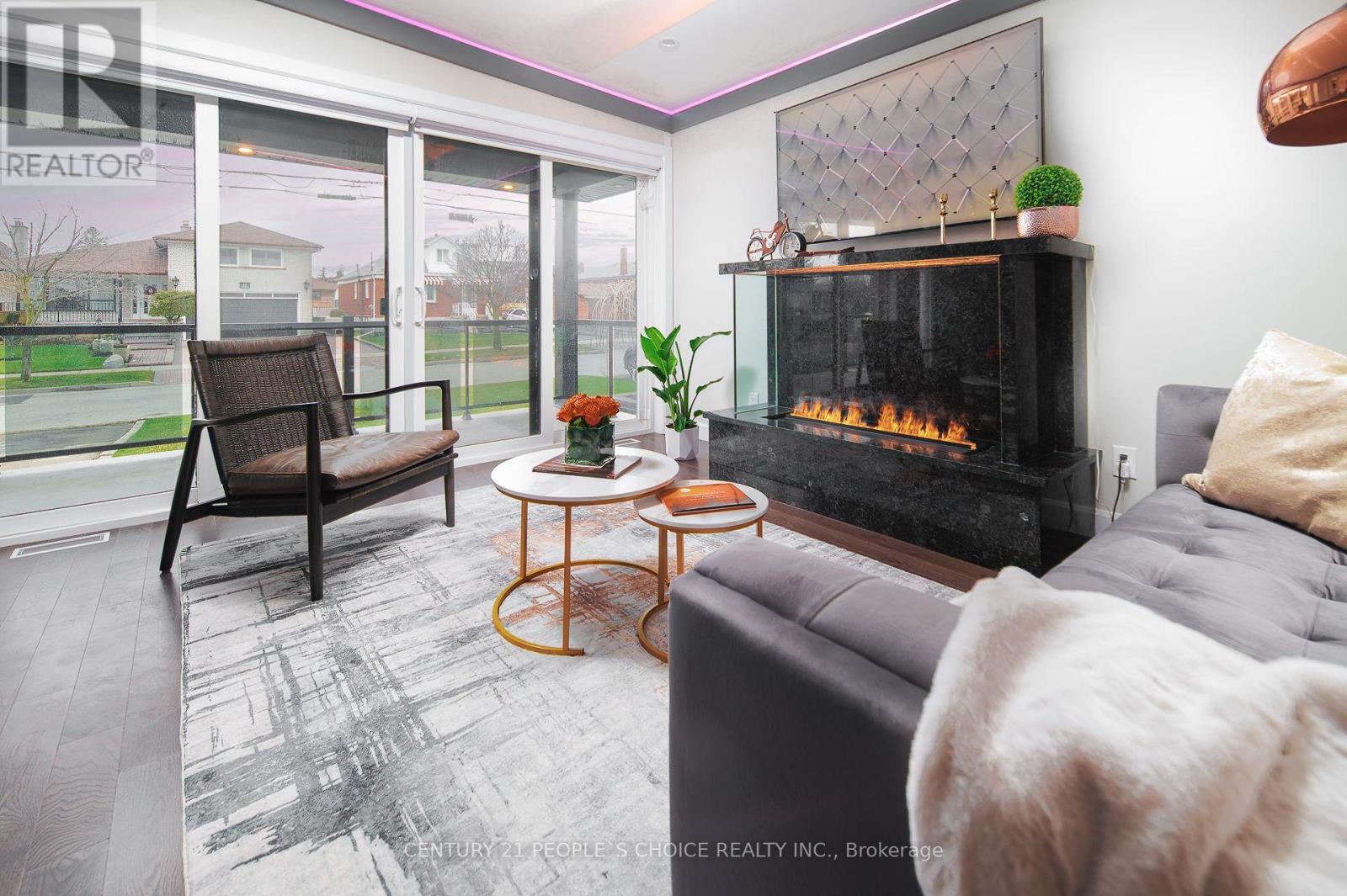 Upper - 37 Bentworth Avenue, Toronto, Ontario  M6A 1P1 - Photo 11 - W13800018