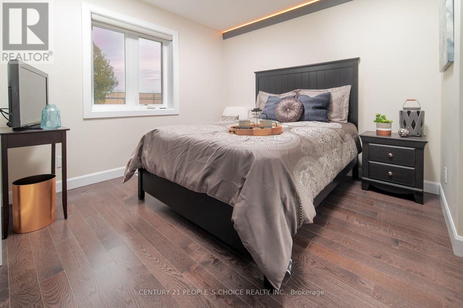 Upper - 37 Bentworth Avenue, Toronto, Ontario  M6A 1P1 - Photo 15 - W13800018