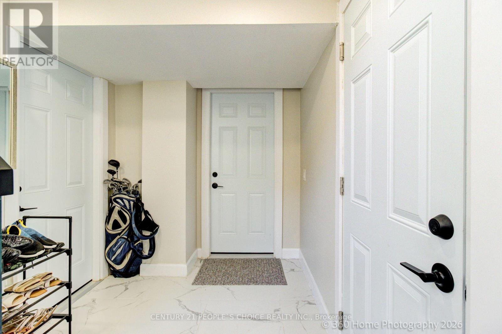 Upper - 37 Bentworth Avenue, Toronto, Ontario  M6A 1P1 - Photo 26 - W13800018