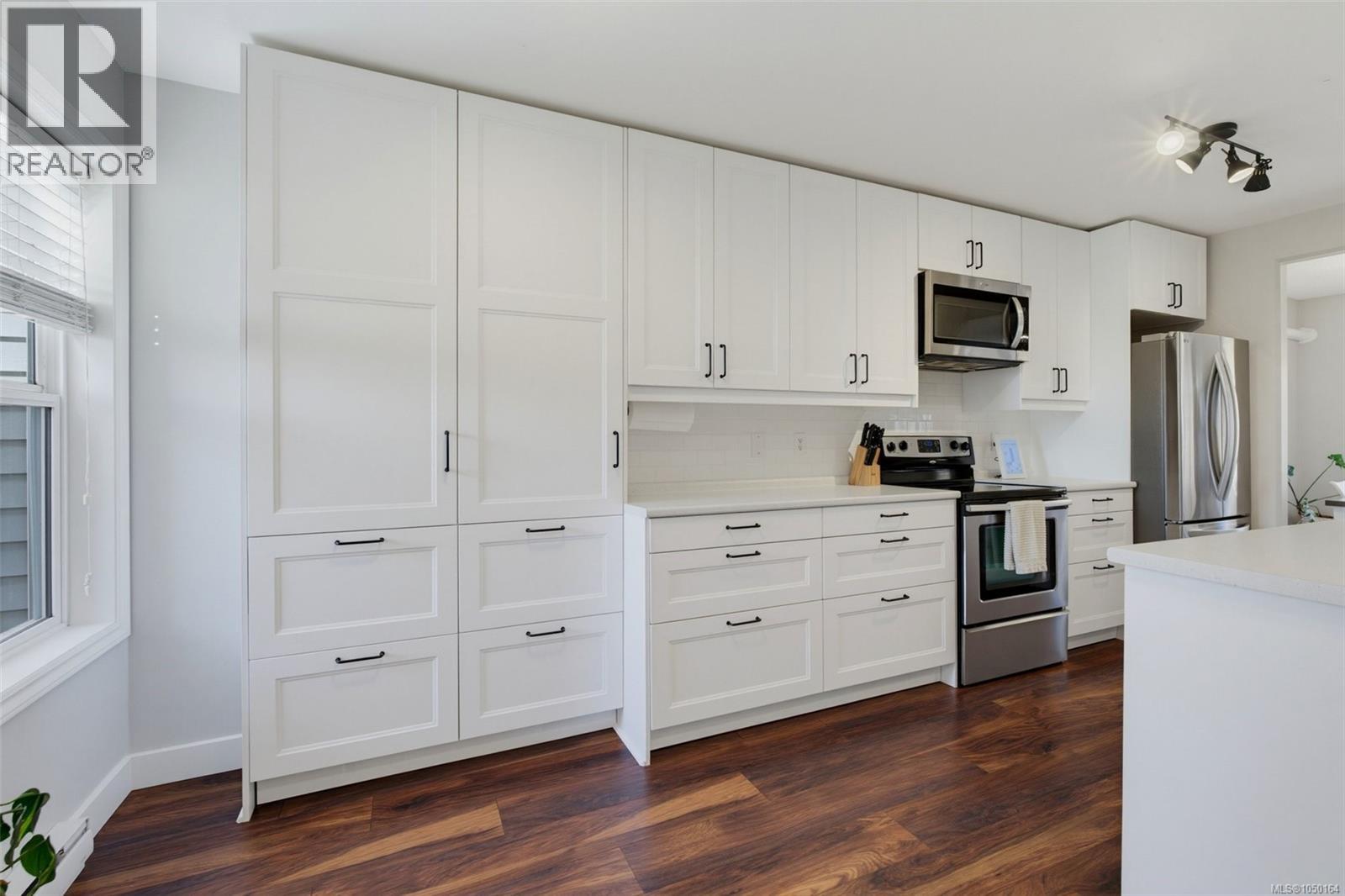 4 2563 Millstream Rd, Langford, British Columbia  V9B 6N2 - Photo 5 - 1050164