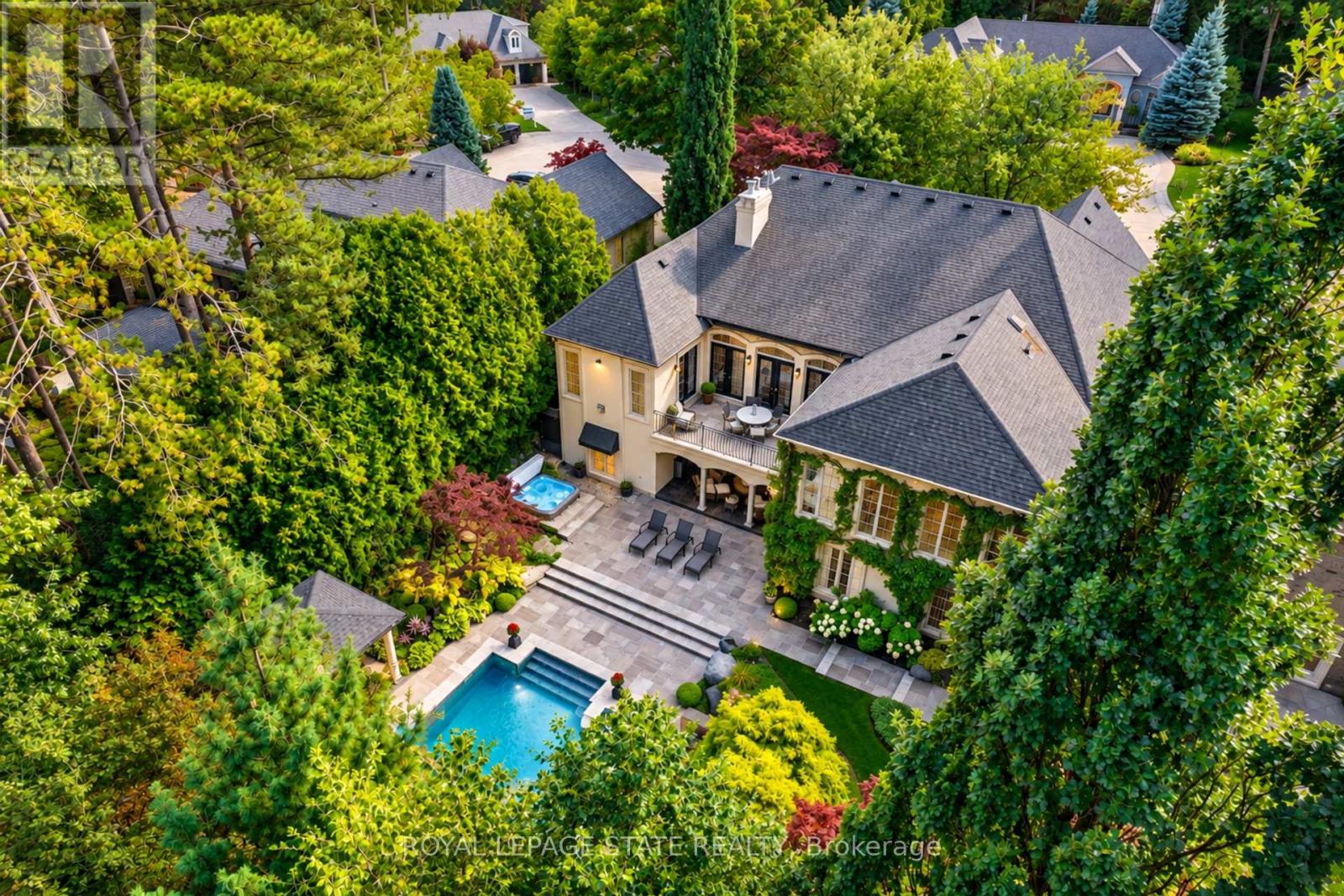 21 HARRINGTON PLACE, Hamilton, Ontario