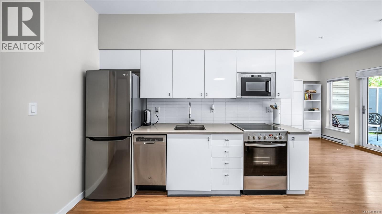 103 785 Tyee Rd, Victoria, British Columbia V9A 7R5 - Photo 5 - 1049018