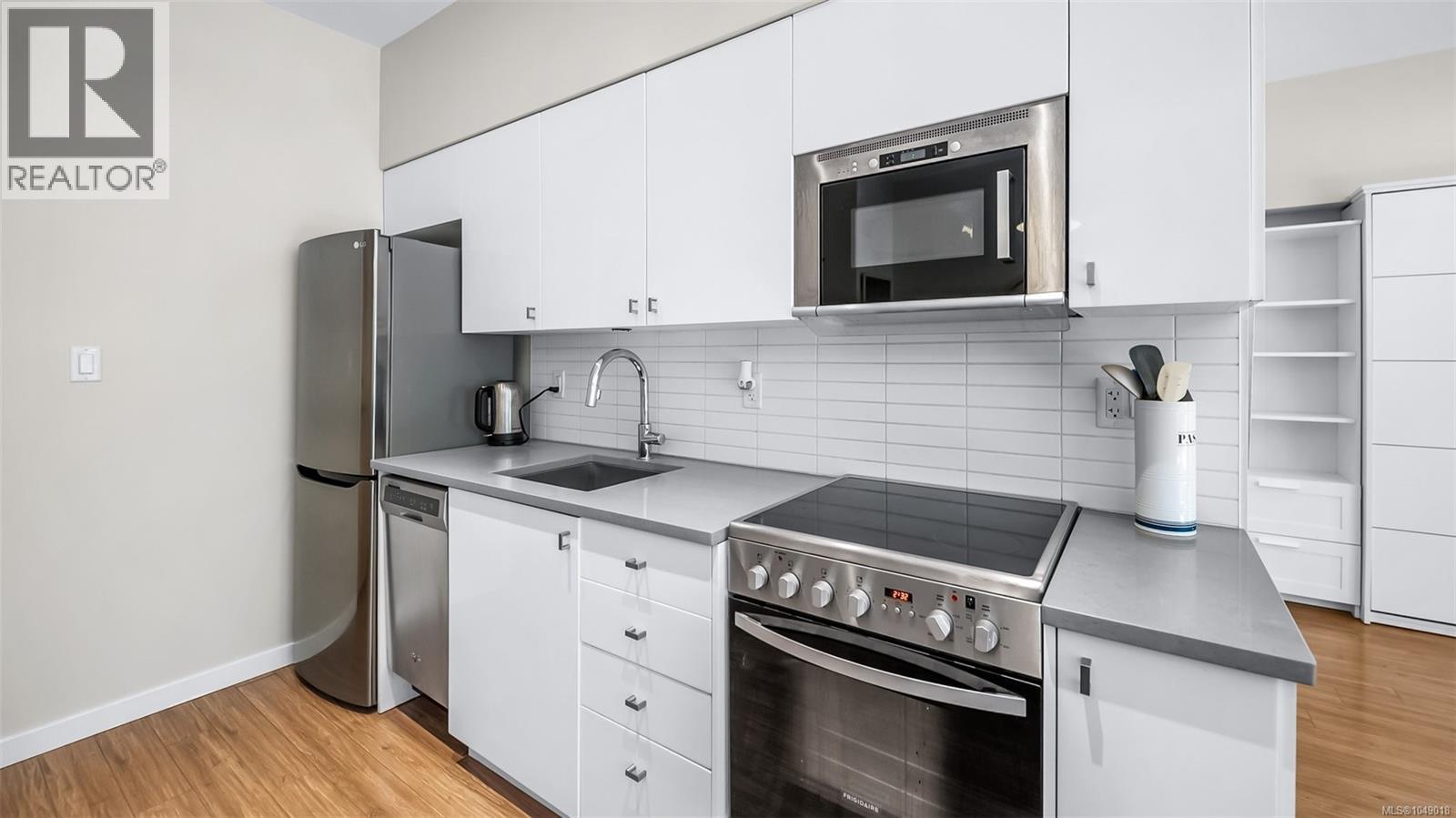 103 785 Tyee Rd, Victoria, British Columbia V9A 7R5 - Photo 7 - 1049018