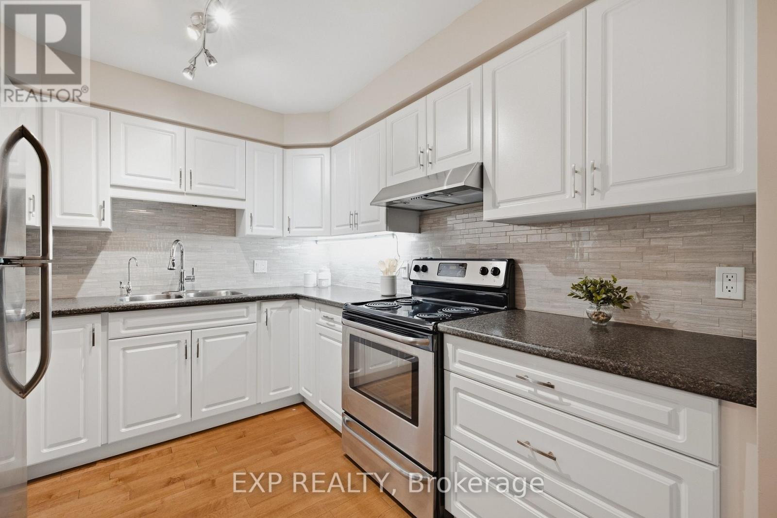 B - 541 Old Abbey Court, Waterloo, Ontario  N2K 3V3 - Photo 6 - X13800032