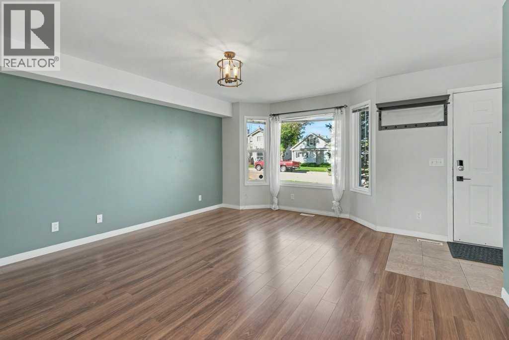 8034 24 Street SE photo 3