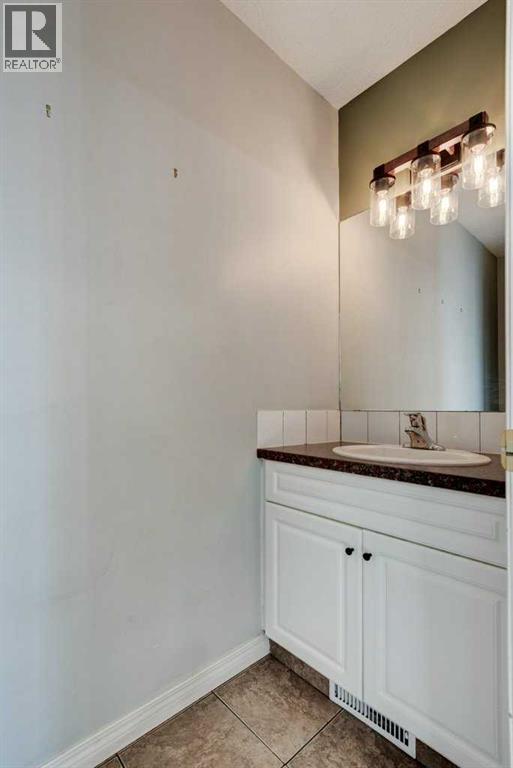 8034 24 Street SE photo 13