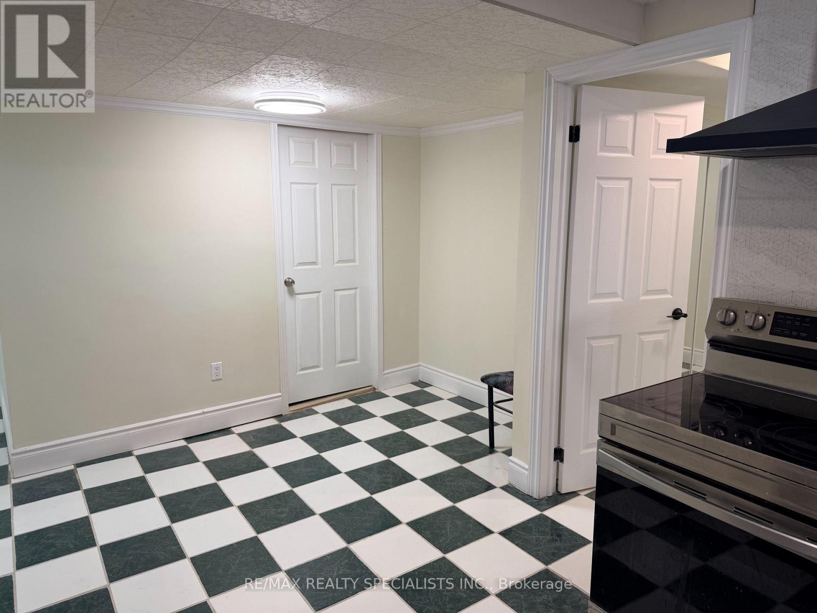 828 Cardington Street, Mississauga, Ontario  L5V 1Z6 - Photo 11 - W13793792