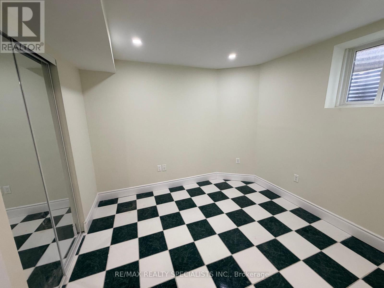828 Cardington Street, Mississauga, Ontario  L5V 1Z6 - Photo 12 - W13793792