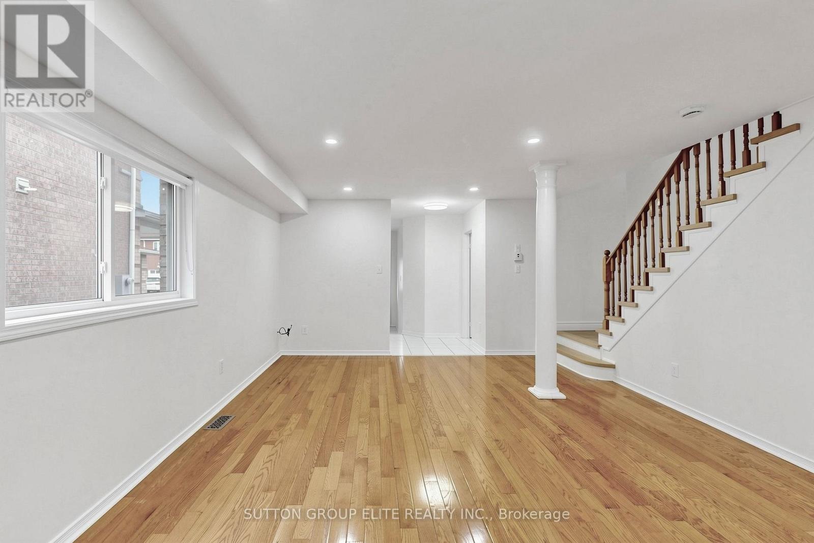 5684 Volpe Avenue, Mississauga, Ontario  L5V 3A5 - Photo 4 - W13794558
