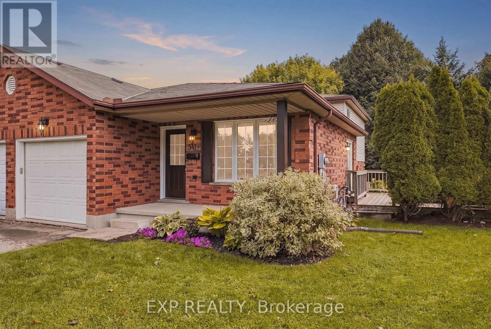 B - 541 Old Abbey Court, Waterloo, Ontario  N2K 3V3 - Photo 2 - X13800032