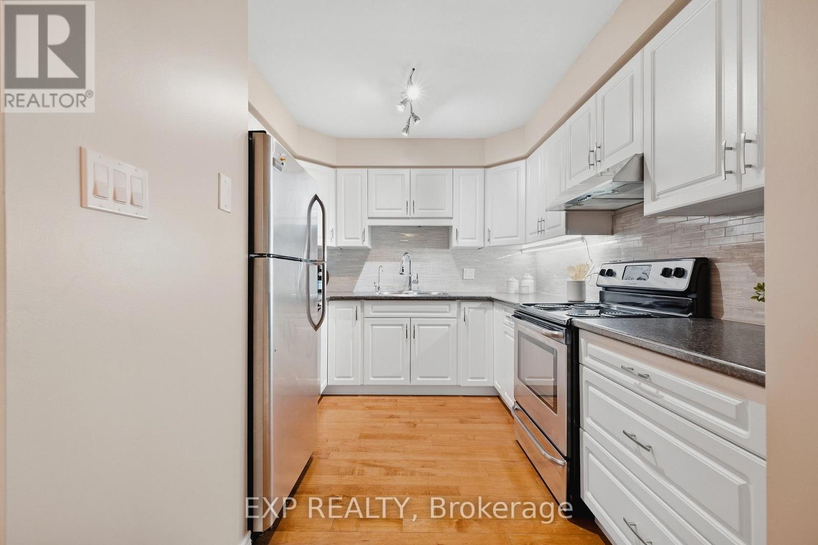 B - 541 Old Abbey Court, Waterloo, Ontario  N2K 3V3 - Photo 7 - X13800032