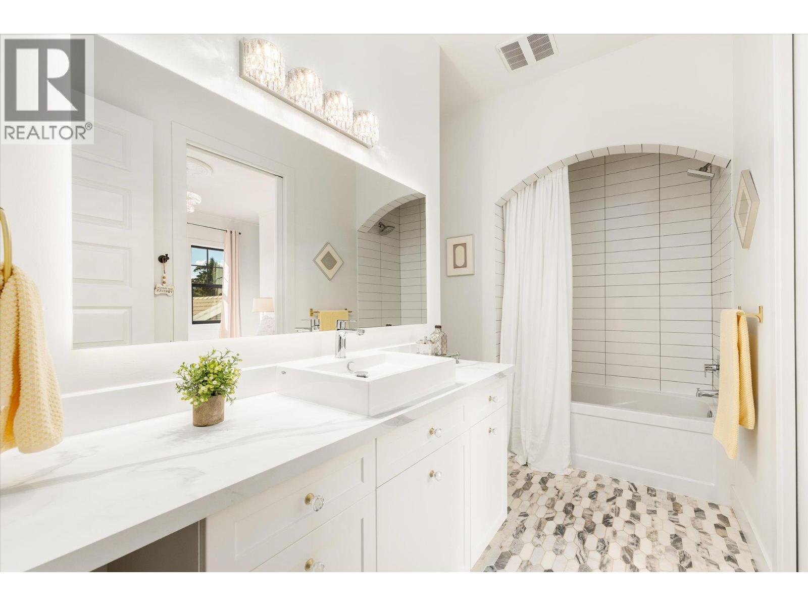 2053 Long Street, Kelowna, British Columbia  V1Y 1L3 - Photo 42 - 10400826