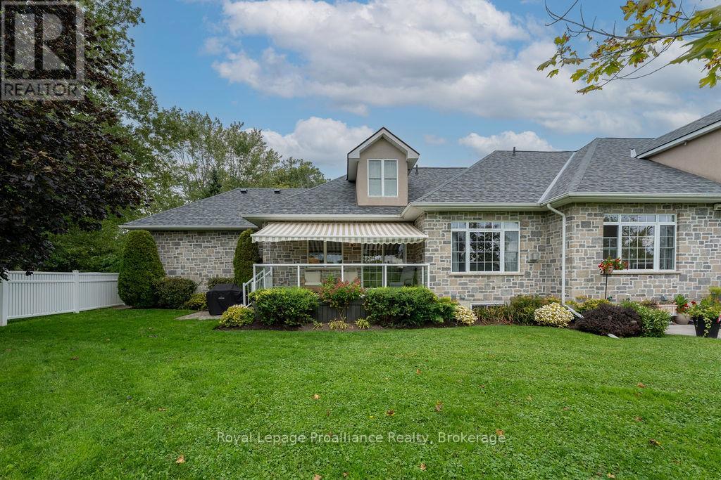20 Gracefield Lane, Belleville (Belleville Ward), Ontario  K8P 5N6 - Photo 2 - X13800184