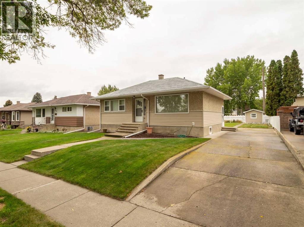 824 Stafford Drive N, Lethbridge, Alberta  T1H 2B6 - Photo 2 - A2343378