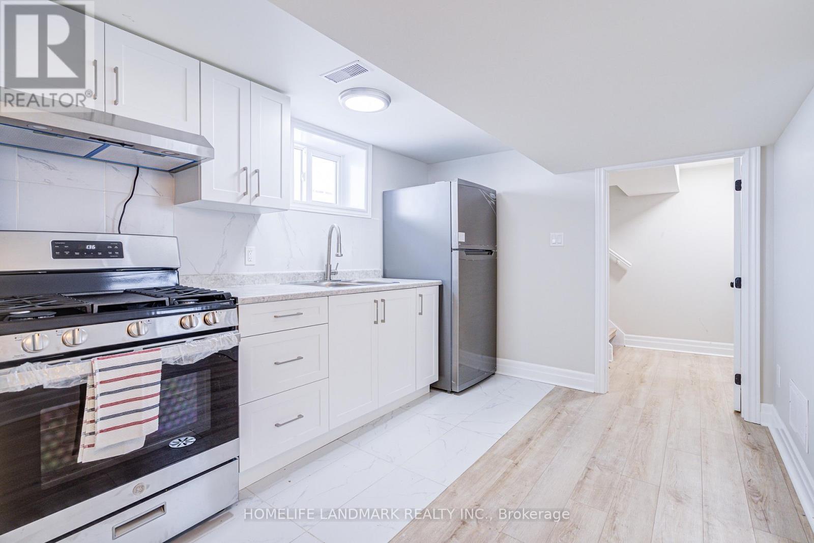 64 Laurel Avenue, Toronto (Kennedy Park), Ontario  M1K 3J6 - Photo 34 - E13800160