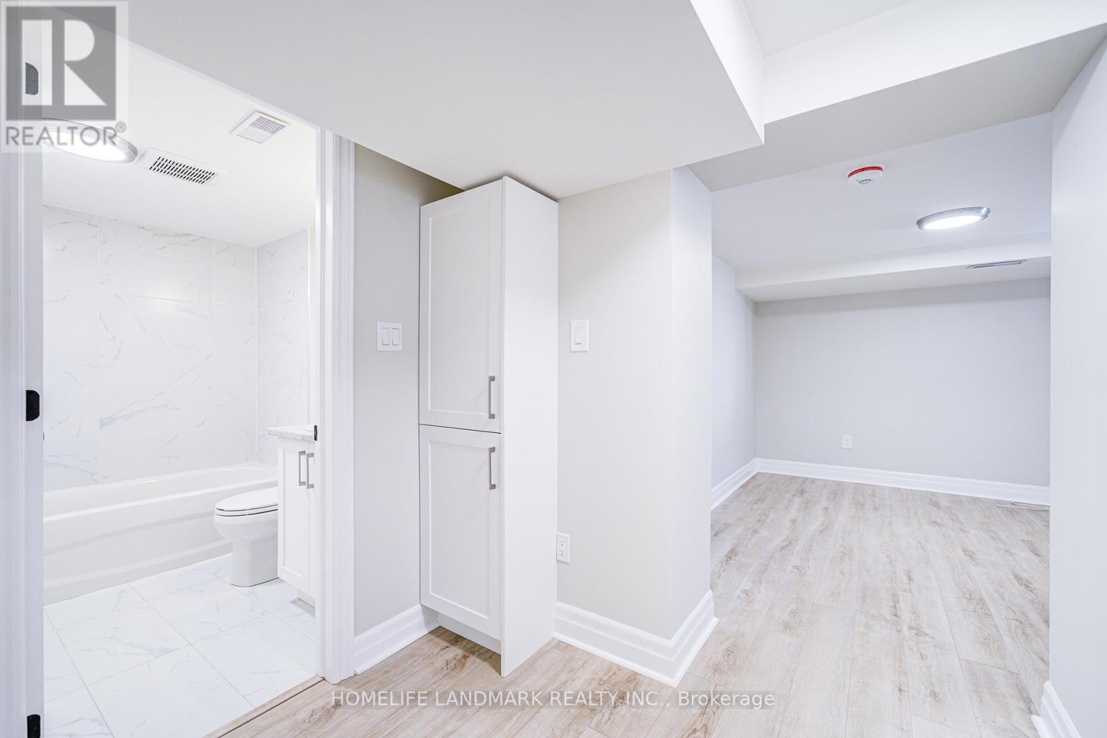 64 Laurel Avenue, Toronto (Kennedy Park), Ontario  M1K 3J6 - Photo 41 - E13800160