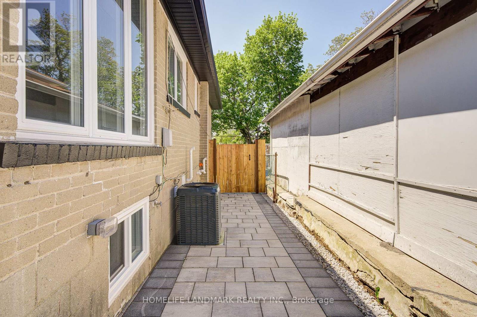 64 Laurel Avenue, Toronto (Kennedy Park), Ontario  M1K 3J6 - Photo 47 - E13800160