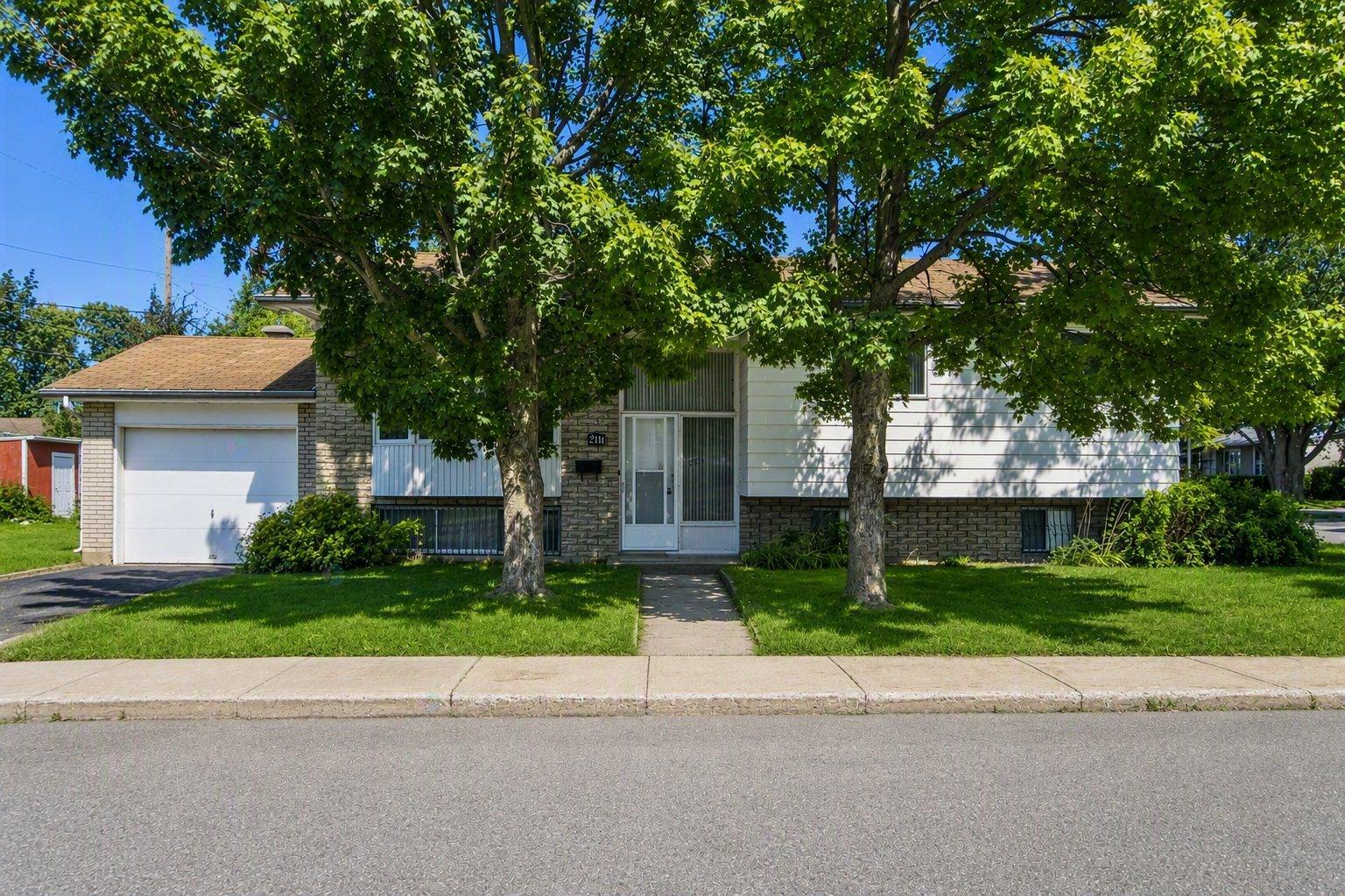 3111 Rue Routhier Longueuil (Le Vieux-Longueuil) Quebec Canada J4L3N6 2