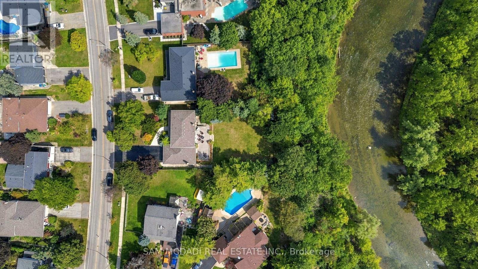 21 Kenninghall Boulevard, Mississauga, Ontario  L5N 1J5 - Photo 2 - W13799350