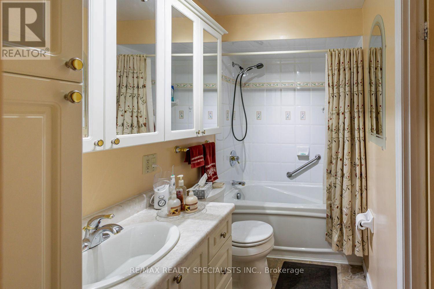 32 Falconer Drive, Mississauga (Streetsville), Ontario  L5N 1M4 - Photo 25 - W13800122
