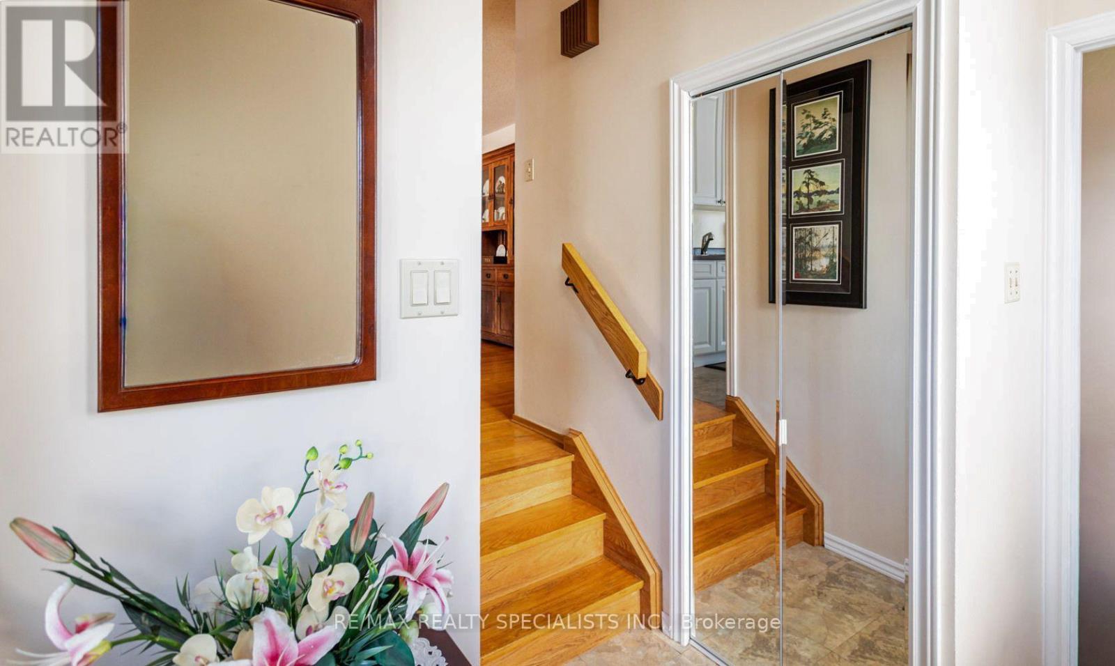 32 Falconer Drive, Mississauga (Streetsville), Ontario  L5N 1M4 - Photo 7 - W13800122