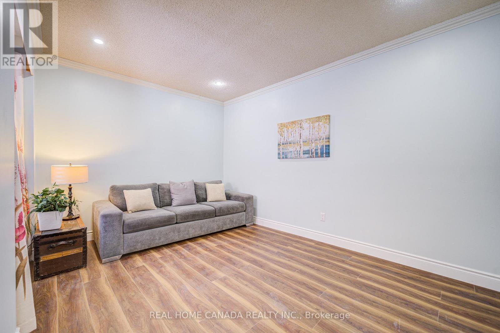 21 Hallen Road, Brampton, Ontario  L6Y 2V5 - Photo 2 - W13800130