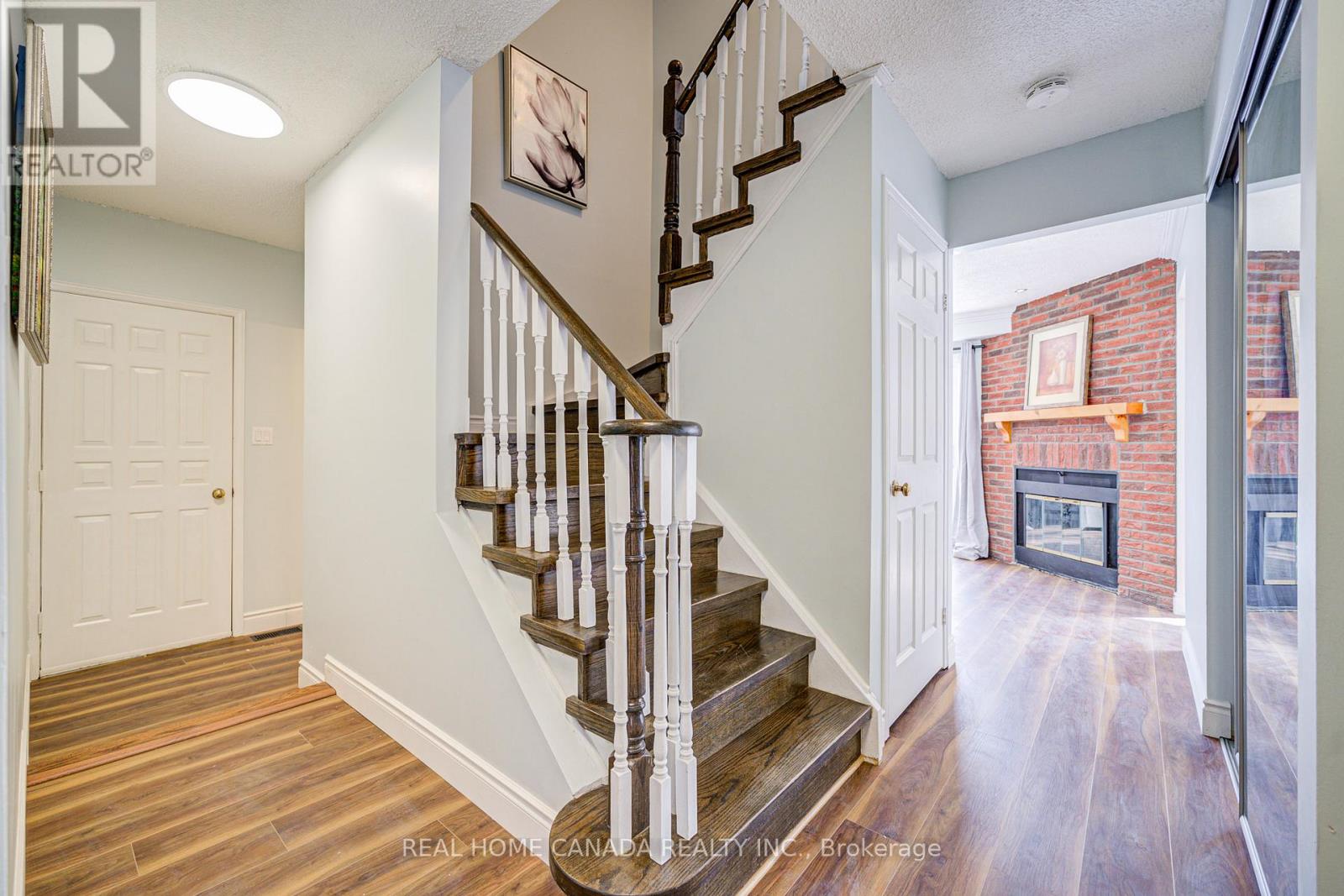 21 Hallen Road, Brampton, Ontario  L6Y 2V5 - Photo 3 - W13800130