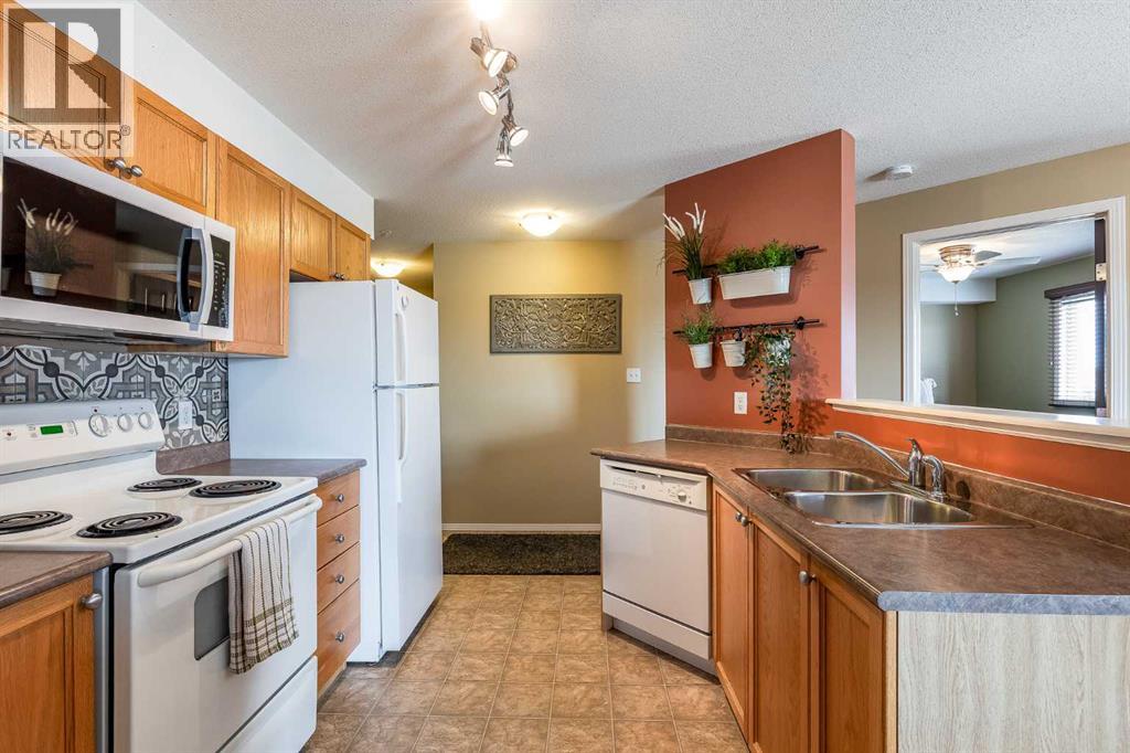 320, 1648 Saamis Drive NW, Medicine Hat, Alberta  T1B 4X1 - Photo 10 - A2345857