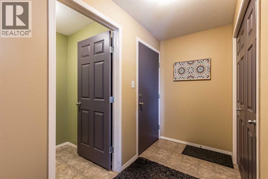 320, 1648 Saamis Drive NW, Medicine Hat, Alberta  T1B 4X1 - Photo 3 - A2345857