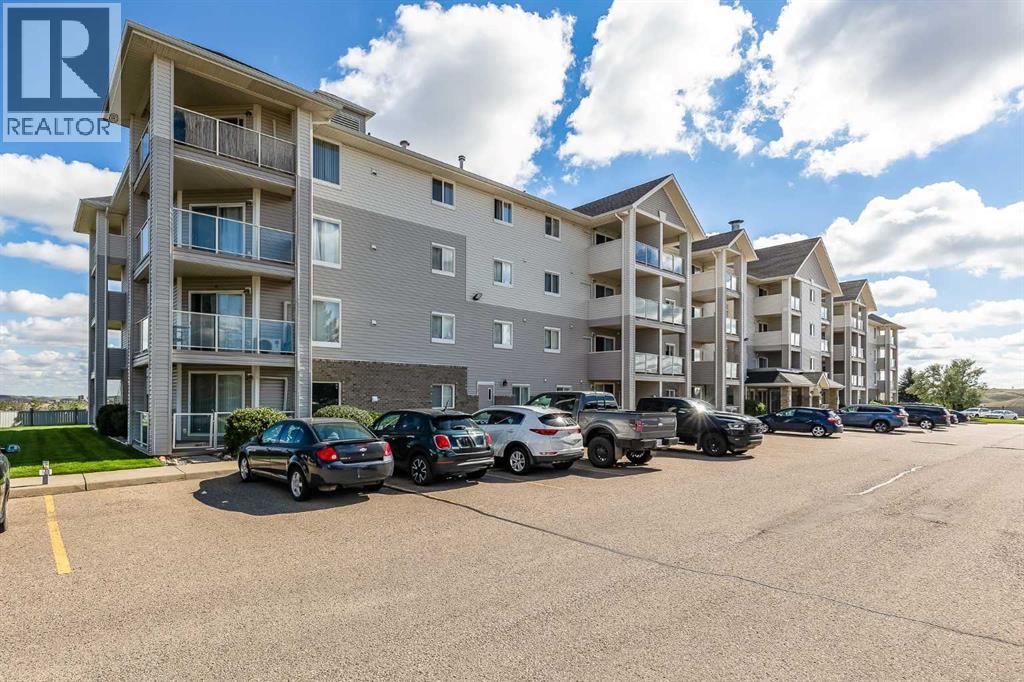 320, 1648 Saamis Drive NW, Medicine Hat, Alberta  T1B 4X1 - Photo 1 - A2345857