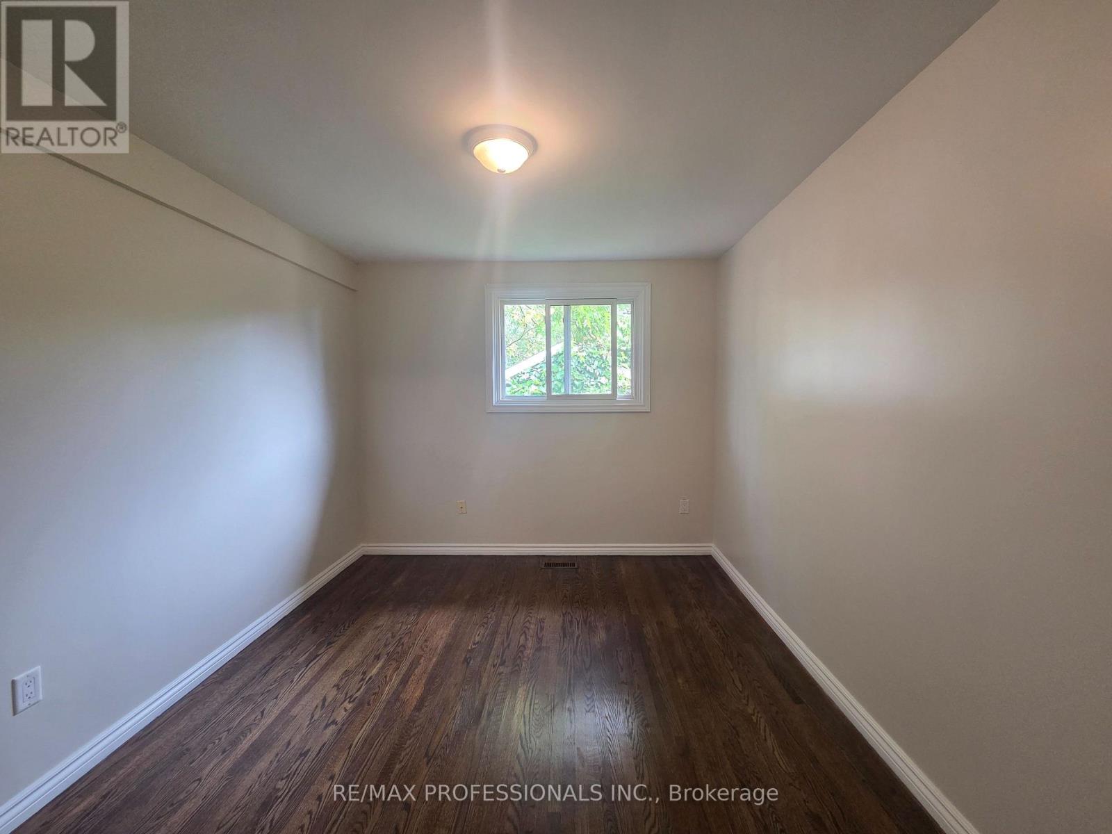 Upper - 881 Lawrence Road, Hamilton, Ontario  L8K 2A4 - Photo 17 - X13800132