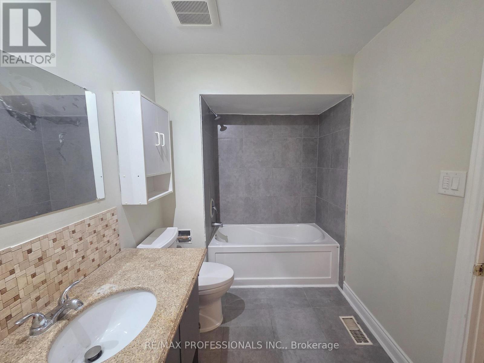 Upper - 881 Lawrence Road, Hamilton, Ontario  L8K 2A4 - Photo 20 - X13800132