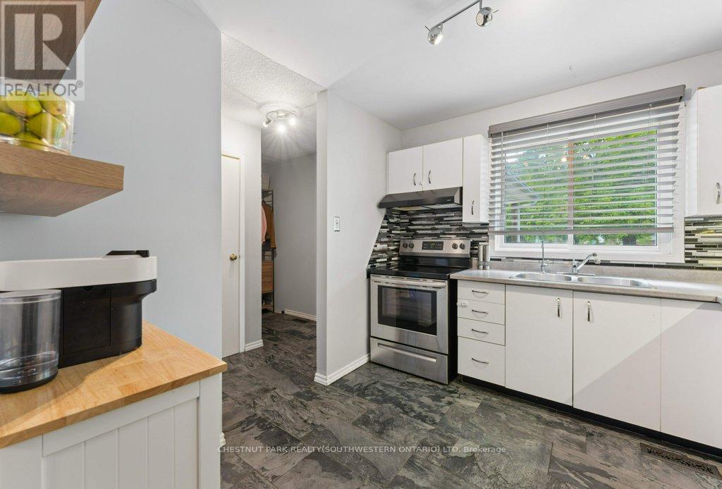 4 - 255 Northlake Drive, Waterloo, Ontario  N2V 1Z2 - Photo 8 - X13800202