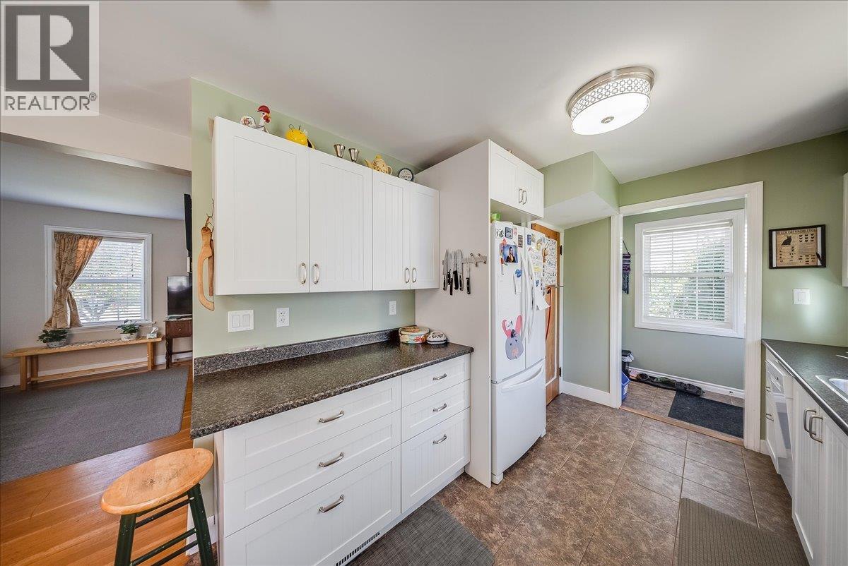 160 Oxford Road, Warfield, British Columbia  V1R 2T3 - Photo 13 - 10401085