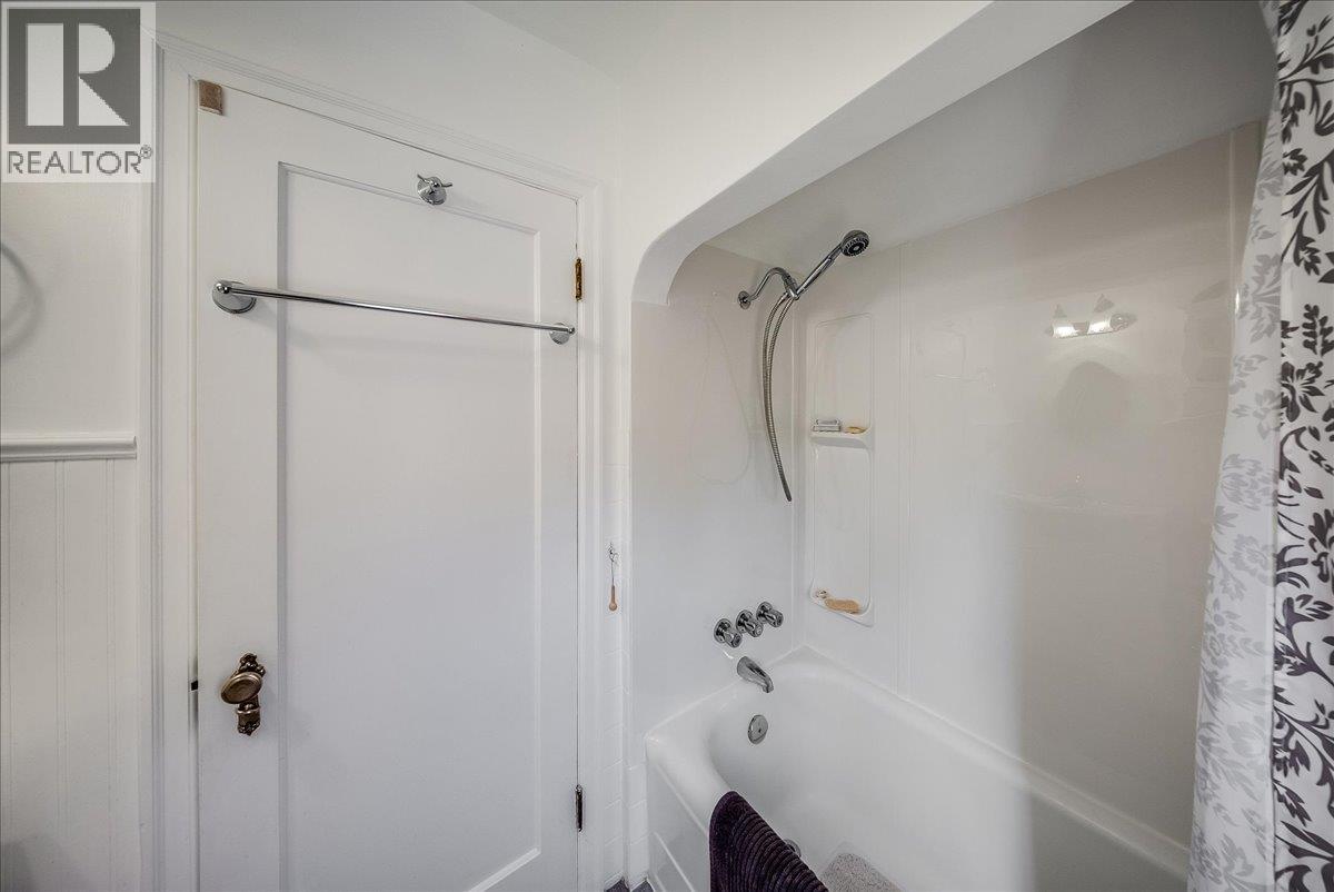 160 Oxford Road, Warfield, British Columbia  V1R 2T3 - Photo 33 - 10401085