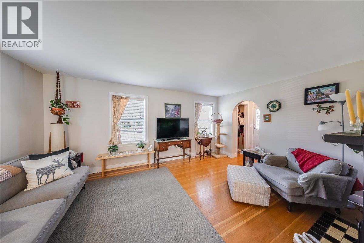 160 Oxford Road, Warfield, British Columbia  V1R 2T3 - Photo 8 - 10401085