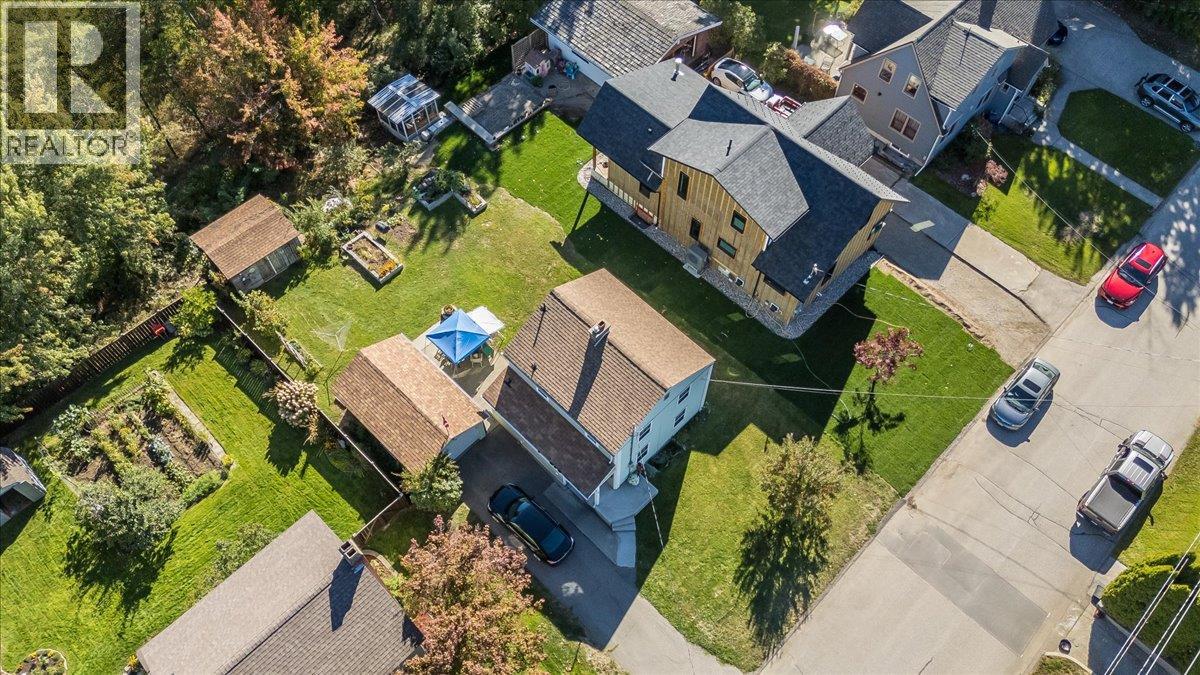 160 Oxford Road, Warfield, British Columbia  V1R 2T3 - Photo 5 - 10401085